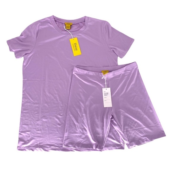 Daisy Women's Matching Biker Short and T-Shirt Set - Picture 1 of 5